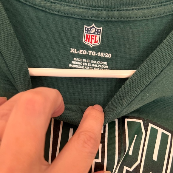 Philadelphia Eagles nfl tshirt, youth size XL - Picture 3 of 4